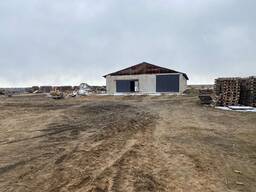 1 га земли по м1 с двумя капитальными строениями