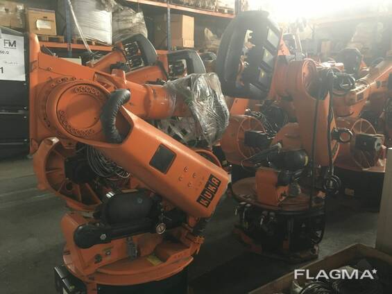 8 индустриальных роботов KUKA VKR 150/2
