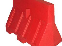 Блок разделительный дорожный БРД-1350×750 (красный, со светоотражающей полосой)