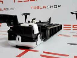 Дефлектор обдува салона правый верхний Tesla Model 3