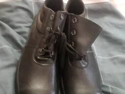 Демисезоную обувь 44 р с металозащитой