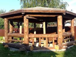 Деревянный сруб беседки