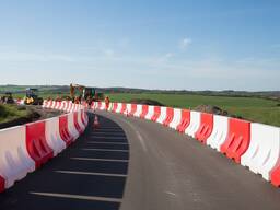 Дорожные водоналивные блоки 1200 мм (красные, белые)