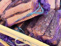 Дрова в сетках колотые