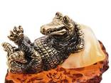 Фигурка «Крокодил Релакс» латунь, янтарь Vzmrch - фото 3