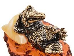 Фигурка «Крокодил Релакс» латунь, янтарь Vzmrch