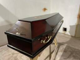 Гробы лакированные