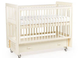 Кроватка детская с ящиком выдвижным и маятником