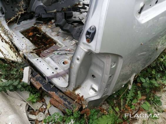 Крыло заднее правое Mazda MPV 2 (1999 - 2006) LCY270410B