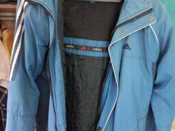 Куртка двусторонняя с капюшоном укороченная рр 46-48 спинка 68 рукав 63см.