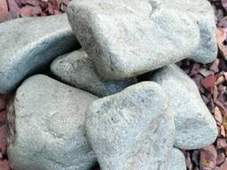 Натуральный природный камень для бани Порфирит галтованый.