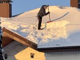 Очистка крыши от снега