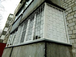 Металлическая решетка на окно/балкон