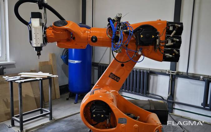 Робот KUKA KR 200-3 с контроллером KRC2 и фрезерным узлом