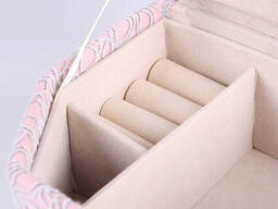 Шкатулка-сувенир для украшений LOVE с декором