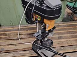 Стеклянная банка ско, закаточная машинка