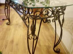 Стеклянный стол