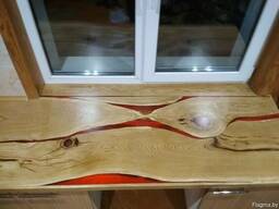 Стол из дерева с эпоксидной смолой