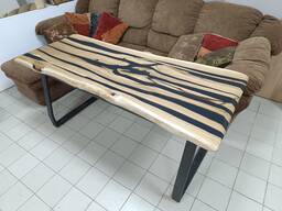 Столы из массива дерева с эпоксидной смолой