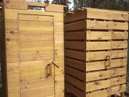 Уличный душ, туалет из дерева