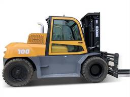 Вилочный погрузчик.