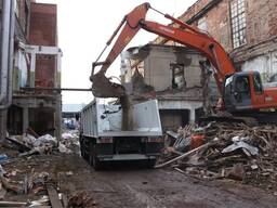 Вывоз строительного мусора при демонтаже зданий и со